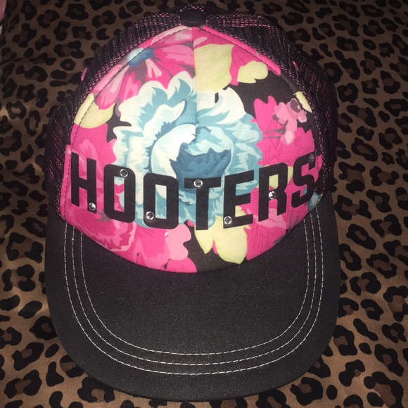 Hooters cap with bling - Picture 2 of 4